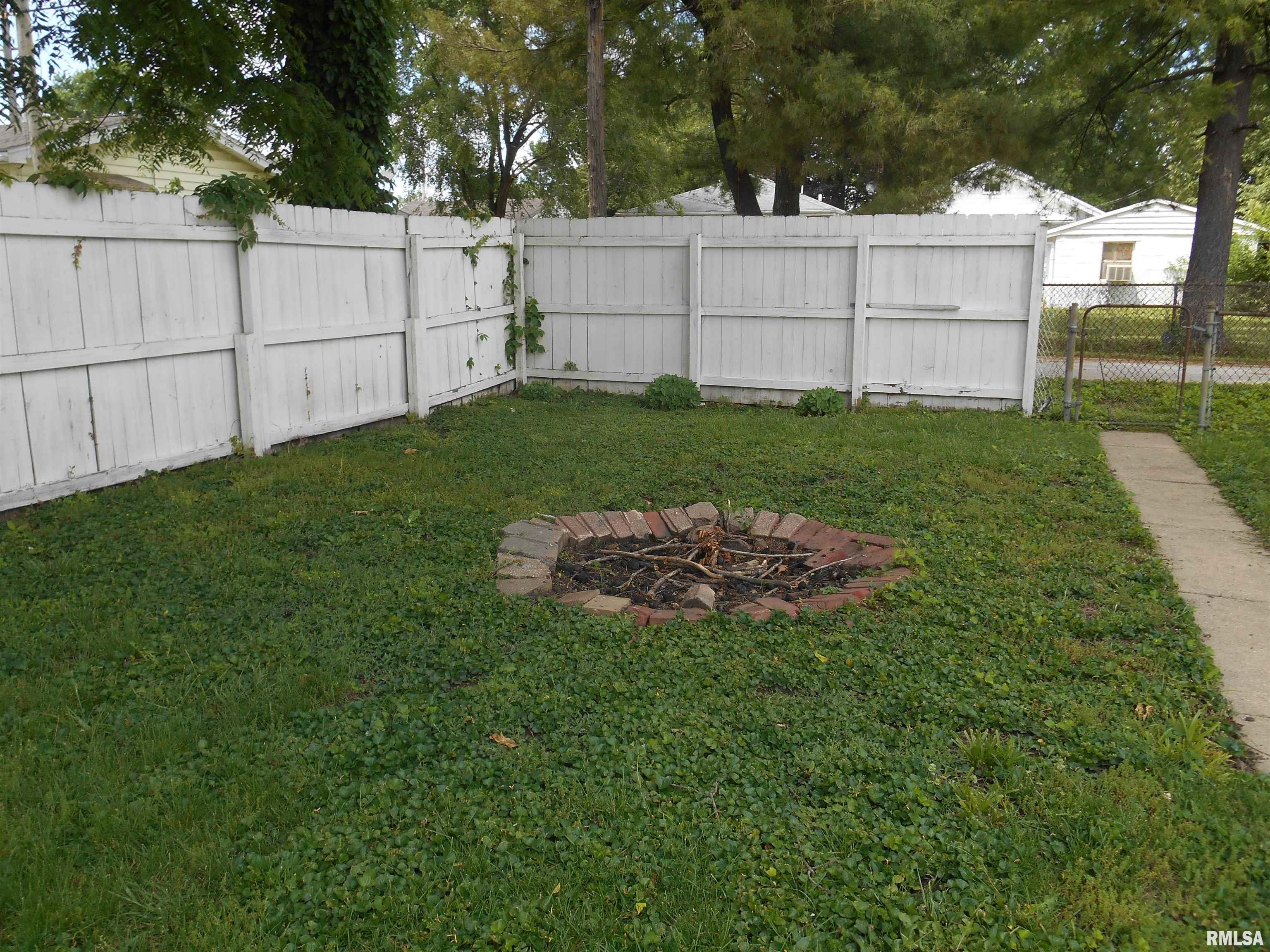 1805 East Keys Avenue Springfield, IL 62702 - Photo 31 of 34