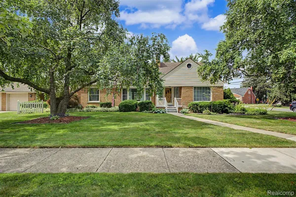 $4,000 | 21236 Outer Drive West, Dearborn, MI 48124