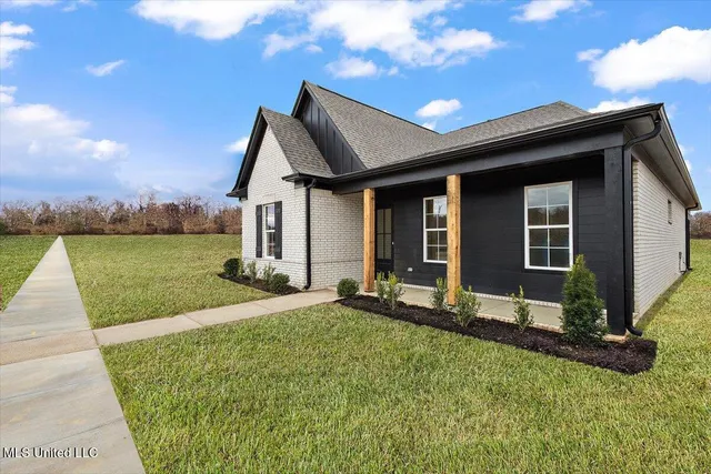 $338,900 | 538 Bolivar Drive, Nesbit, MS 38651