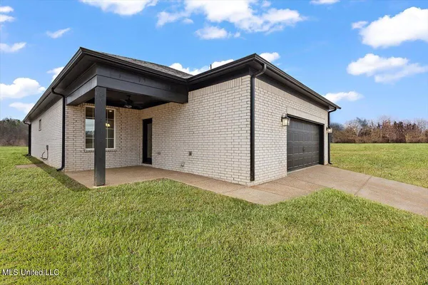 $338,900 | 538 Bolivar Drive, Nesbit, MS 38651