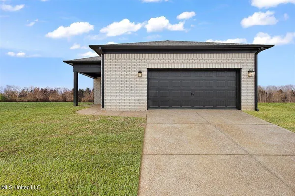 $338,900 | 538 Bolivar Drive, Nesbit, MS 38651
