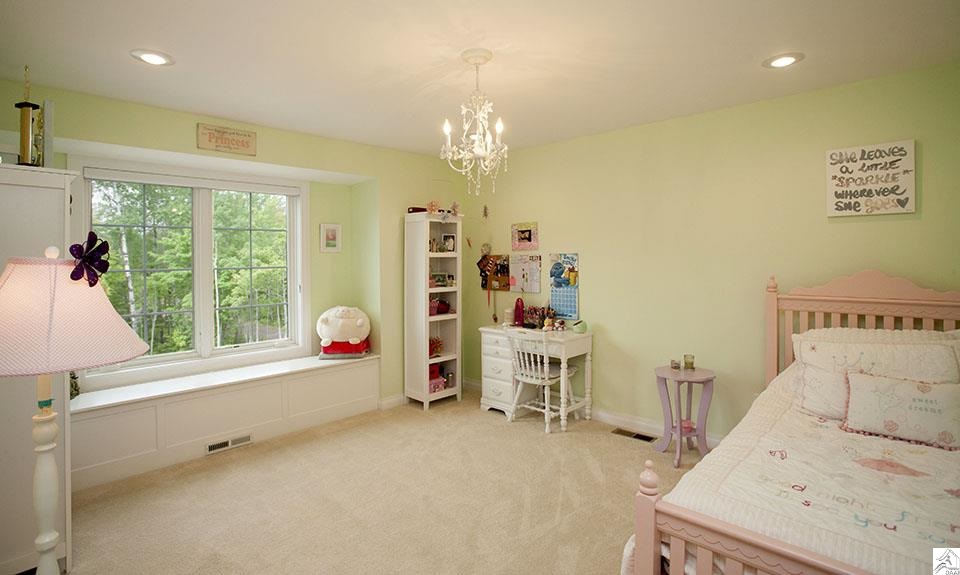 5520 Jean Duluth Road Duluth, MN 55803 - Photo 14 of 17 Upper Level Bedroom
