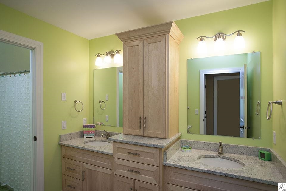 5520 Jean Duluth Road Duluth, MN 55803 - Photo 17 of 17 Upper Level Bath