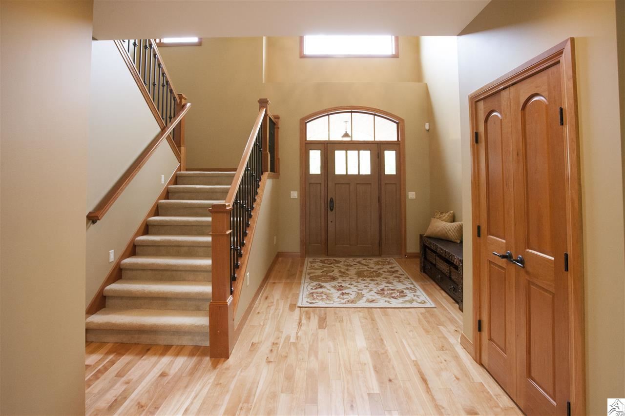 5520 Jean Duluth Road Duluth, MN 55803 - Photo 4 of 17 Foyer