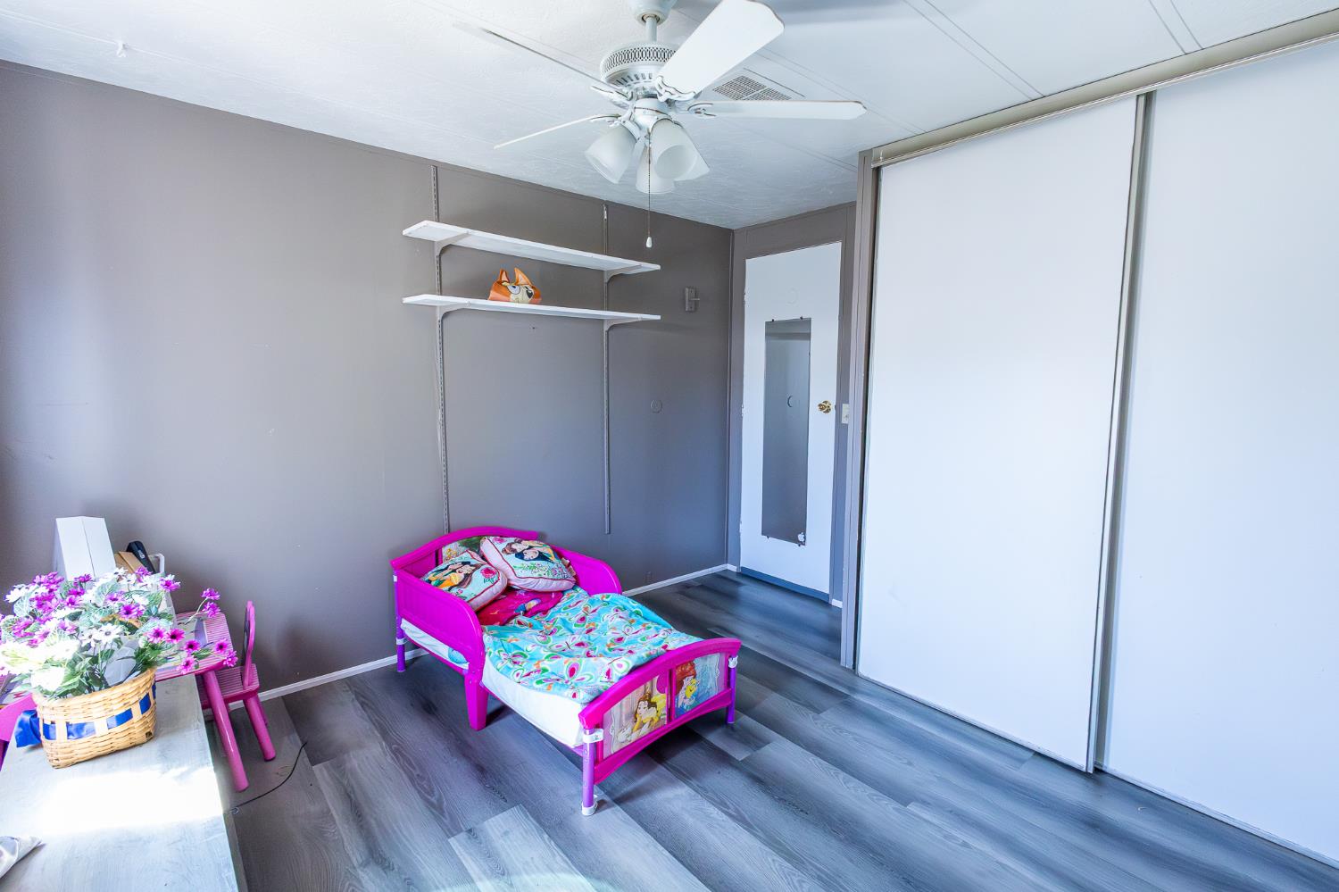 3950 Mack Road, Unit 129 Sacramento, CA 95823 - Photo 18 of 35 a living room with furniture