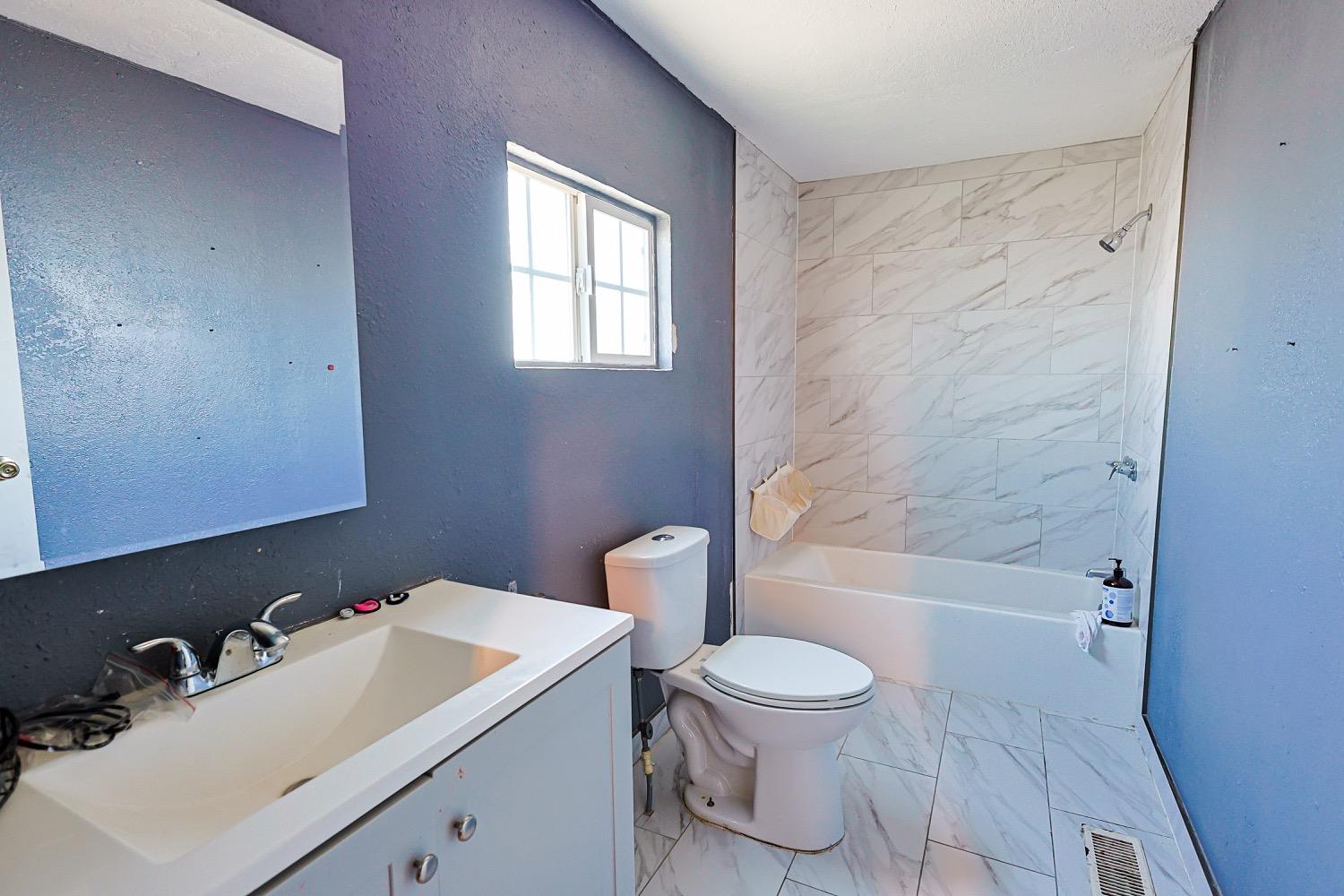 3950 Mack Road, Unit 129 Sacramento, CA 95823 - Photo 25 of 35 a bathroom with a sink toilet and shower