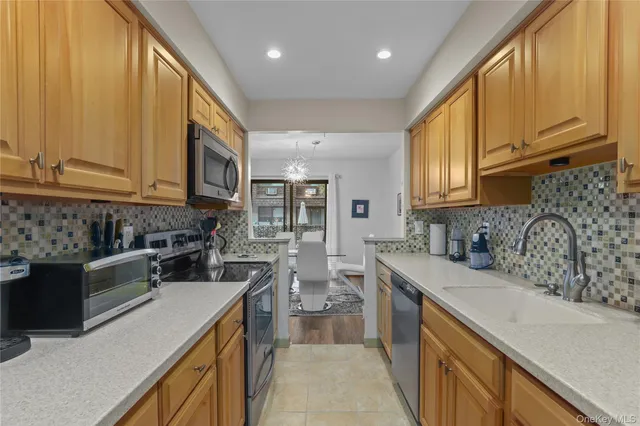 $525,000 | 504 Kemeys Cove, Unit 504, Briarcliff Manor, NY 10510