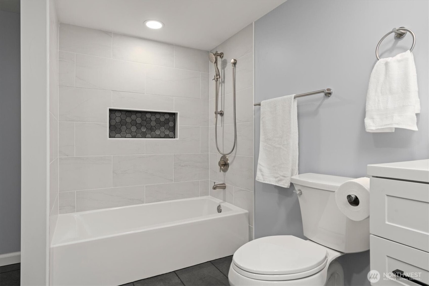 2129 42nd Avenue Southwest Seattle, WA 98116 - Photo 19 of 40