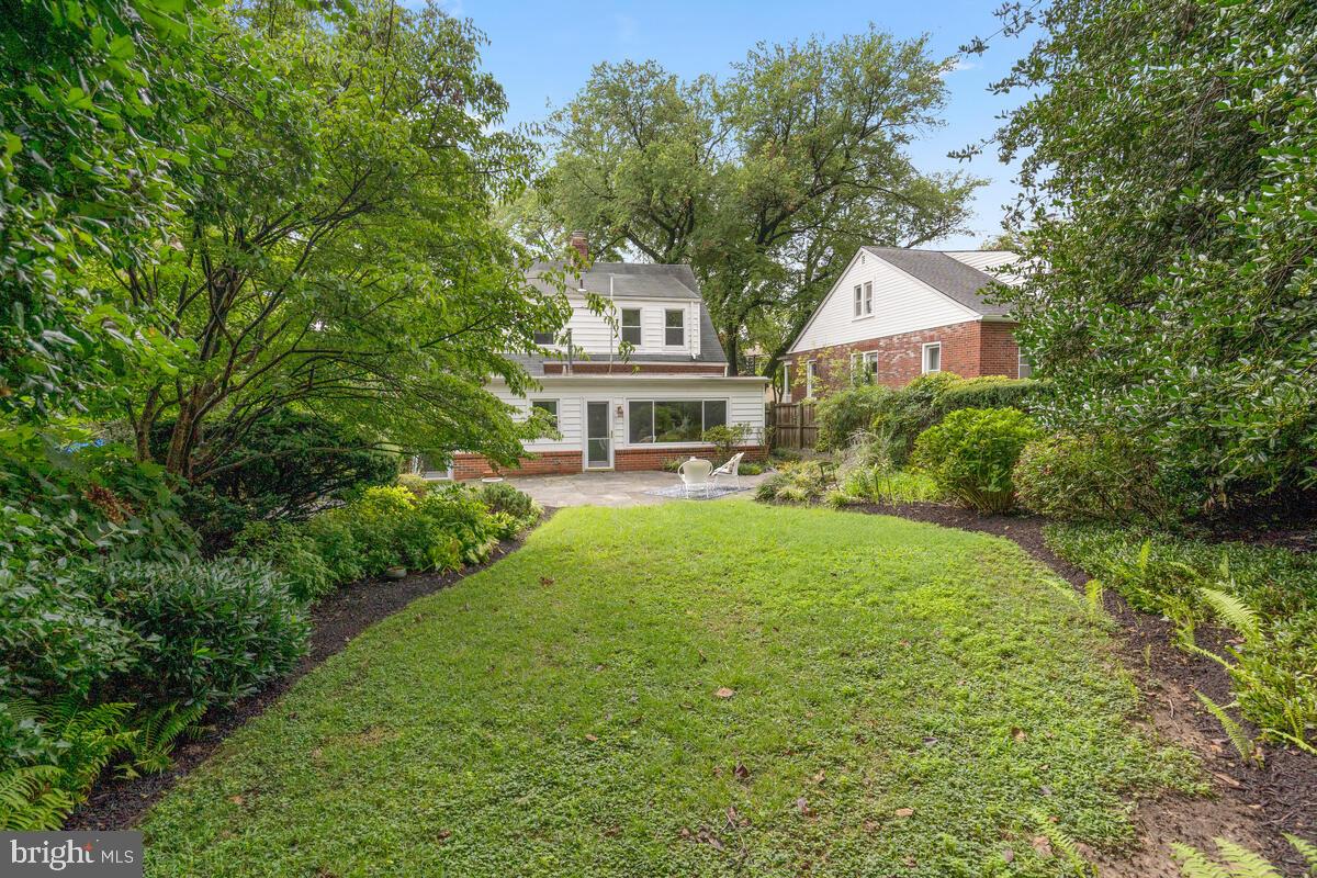 813 Bonifant Street Silver Spring, MD 20910 - Photo 2 of 32 Gallery Image 2