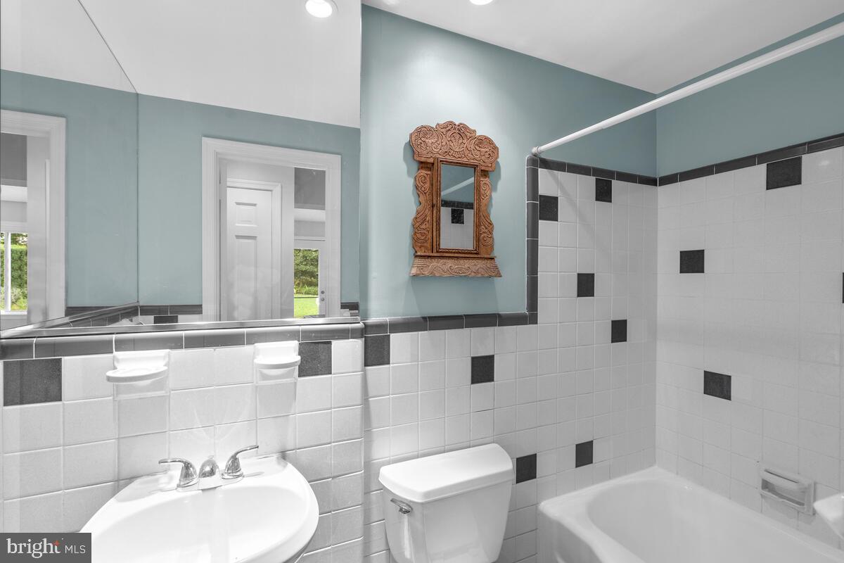 813 Bonifant Street Silver Spring, MD 20910 - Photo 17 of 32 Gallery Image 17