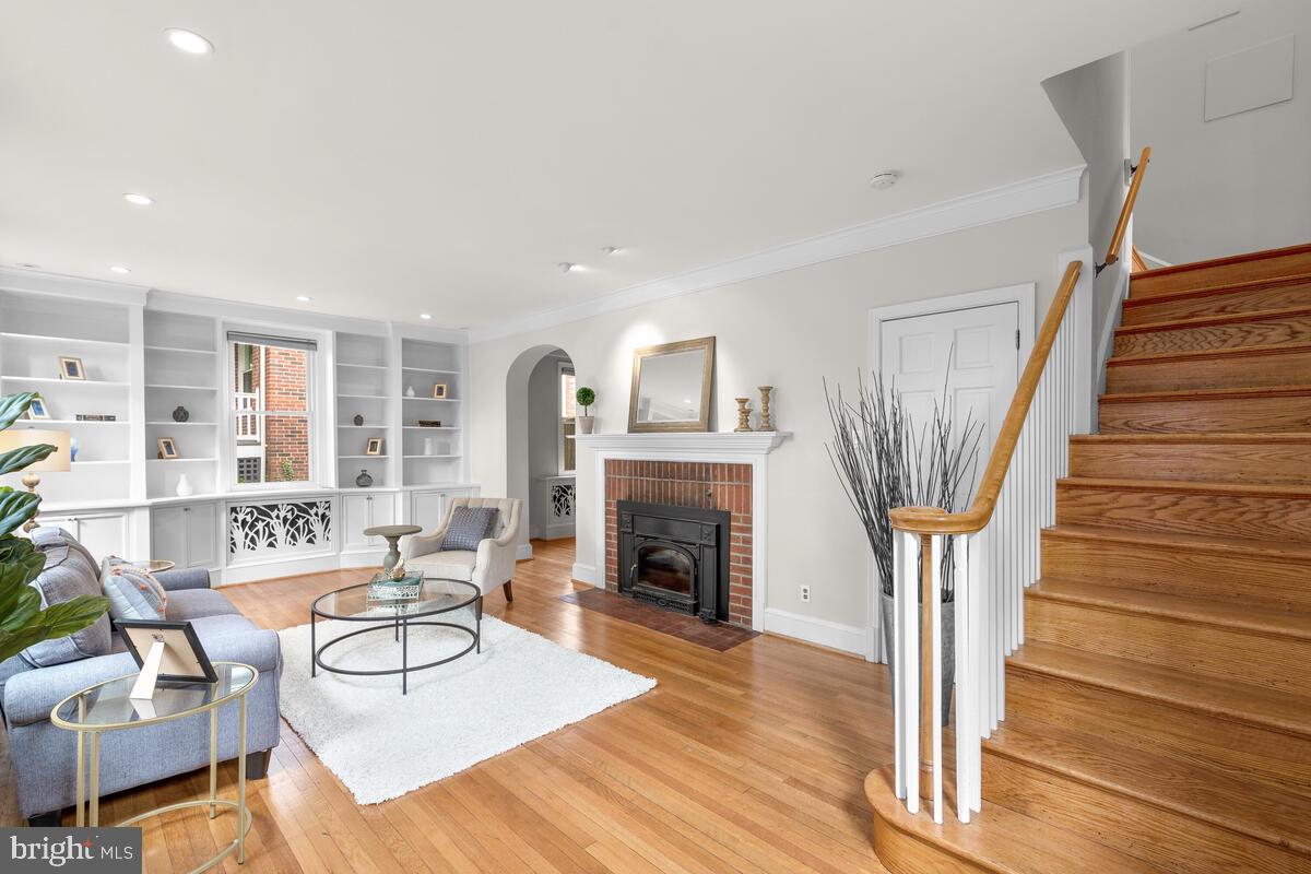 813 Bonifant Street Silver Spring, MD 20910 - Photo 3 of 32 Gallery Image 3