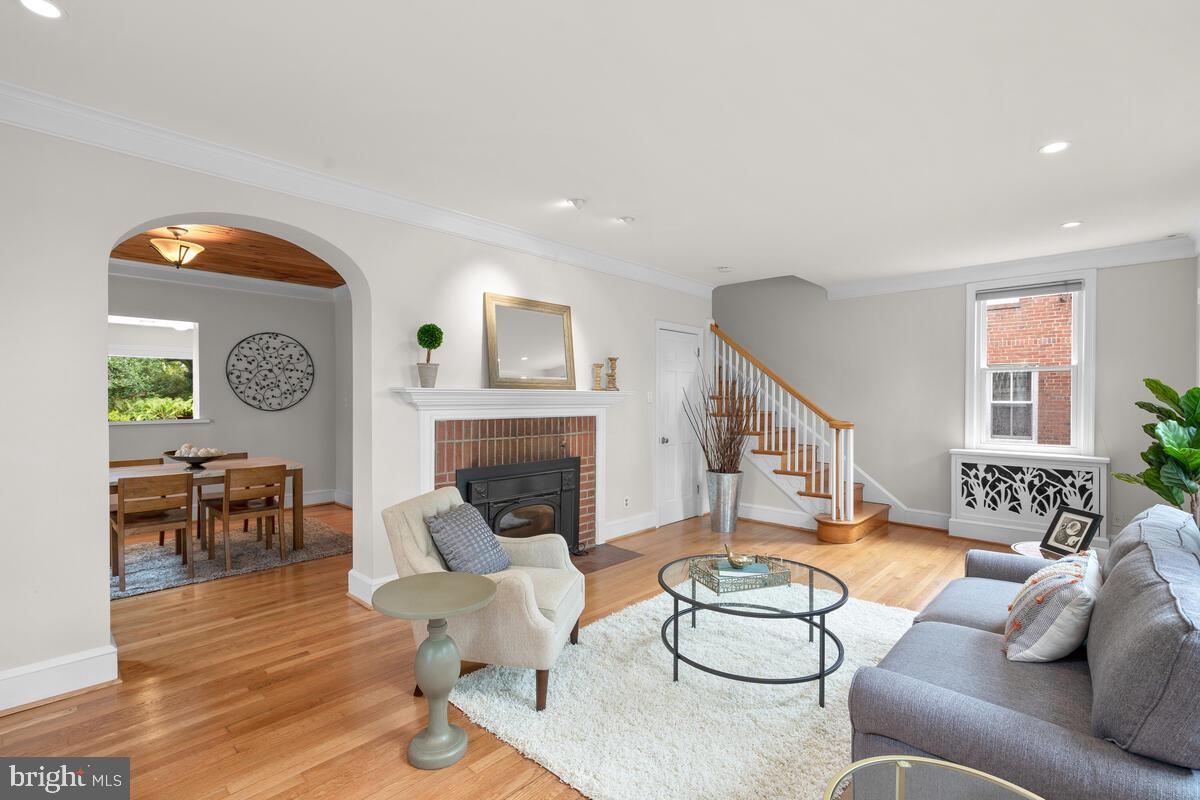 813 Bonifant Street Silver Spring, MD 20910 - Photo 5 of 32 Gallery Image 5