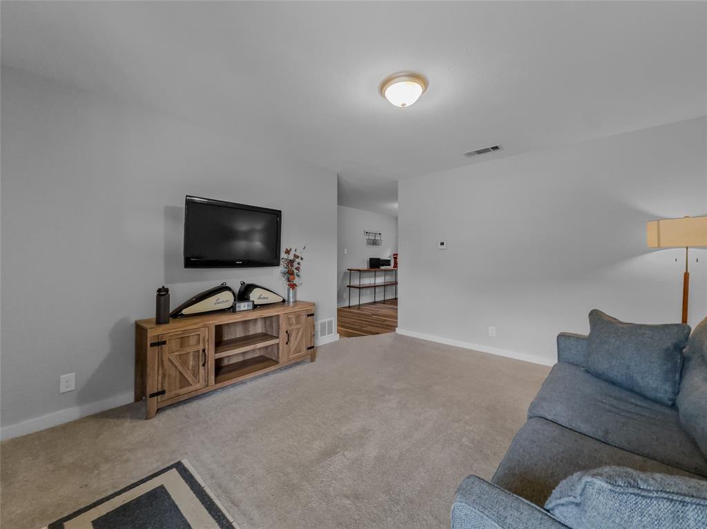 703 Whitener Road Euless, TX 76040 - Photo 4 of 25 Gallery Image 4