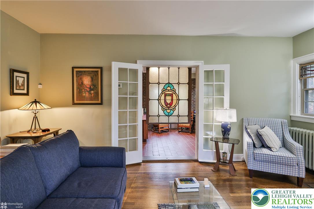 1808 Sycamore Street Bethlehem, PA 18017 - Photo 12 of 55 a living room with furniture and a potted plant