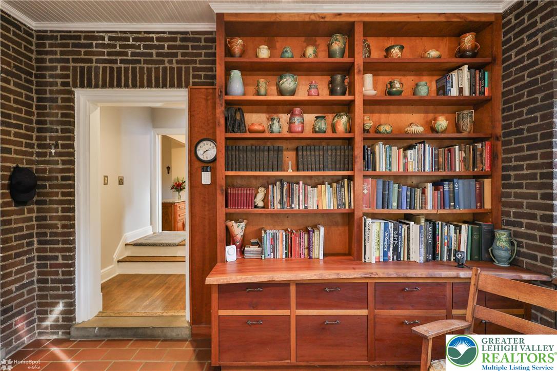 1808 Sycamore Street Bethlehem, PA 18017 - Photo 7 of 55