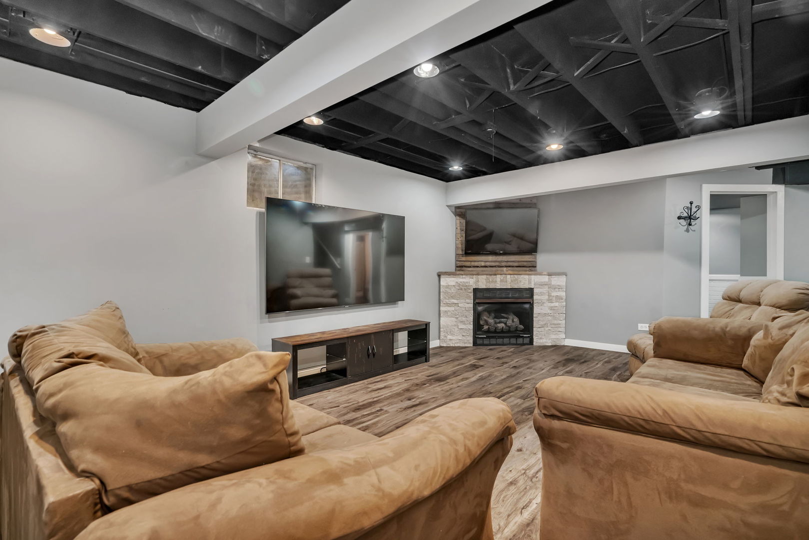 1605 Heritage Pointe Court Plainfield, IL 60586 - Photo 15 of 21 a living room with furniture or fireplace and a flat screen tv