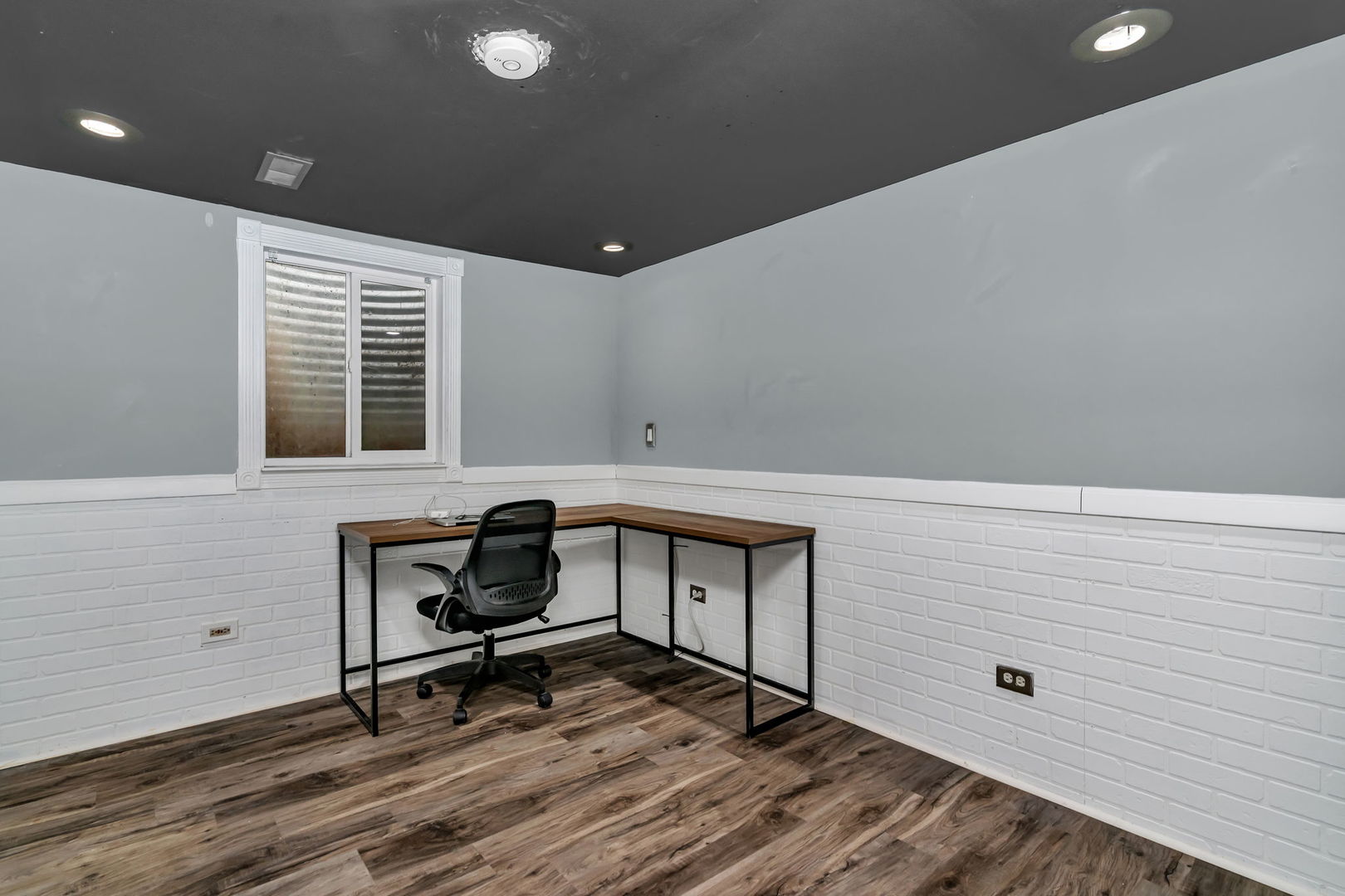 1605 Heritage Pointe Court Plainfield, IL 60586 - Photo 17 of 21 a view of a workspace