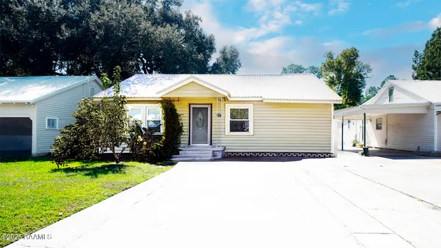 $195,000 | 121 West Andrus Avenue, Opelousas, LA 70570