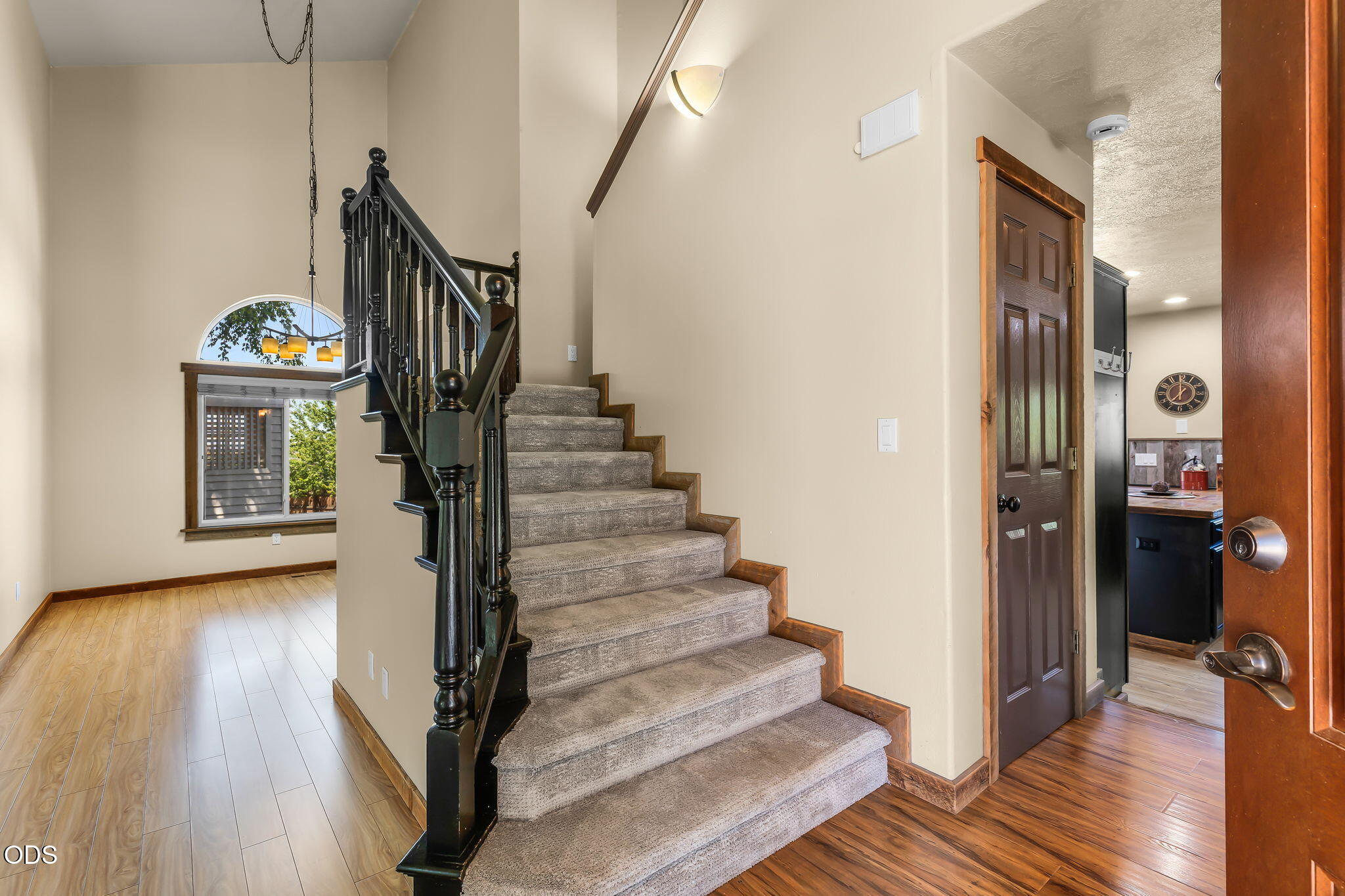 2486 Southwest Valleyview Drive Redmond, OR 97756 - Photo 18 of 55 a view of entryway and hall with wooden floor