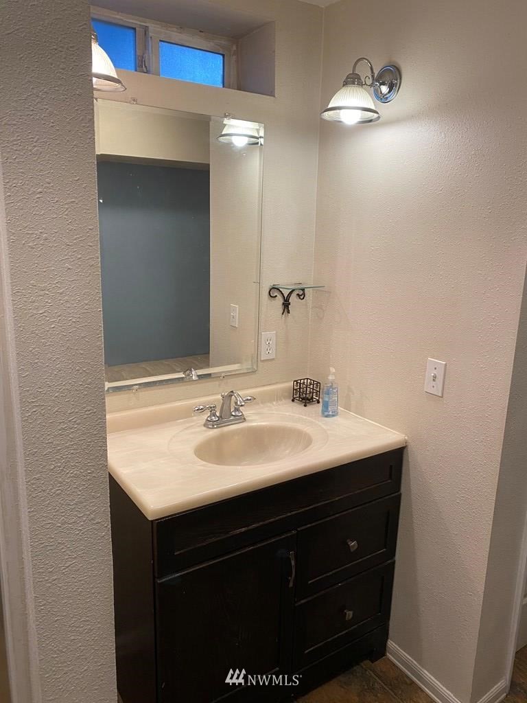 802 South 5th Street Dayton, WA 99328 - Photo 20 of 20 a bathroom with a sink and a mirror