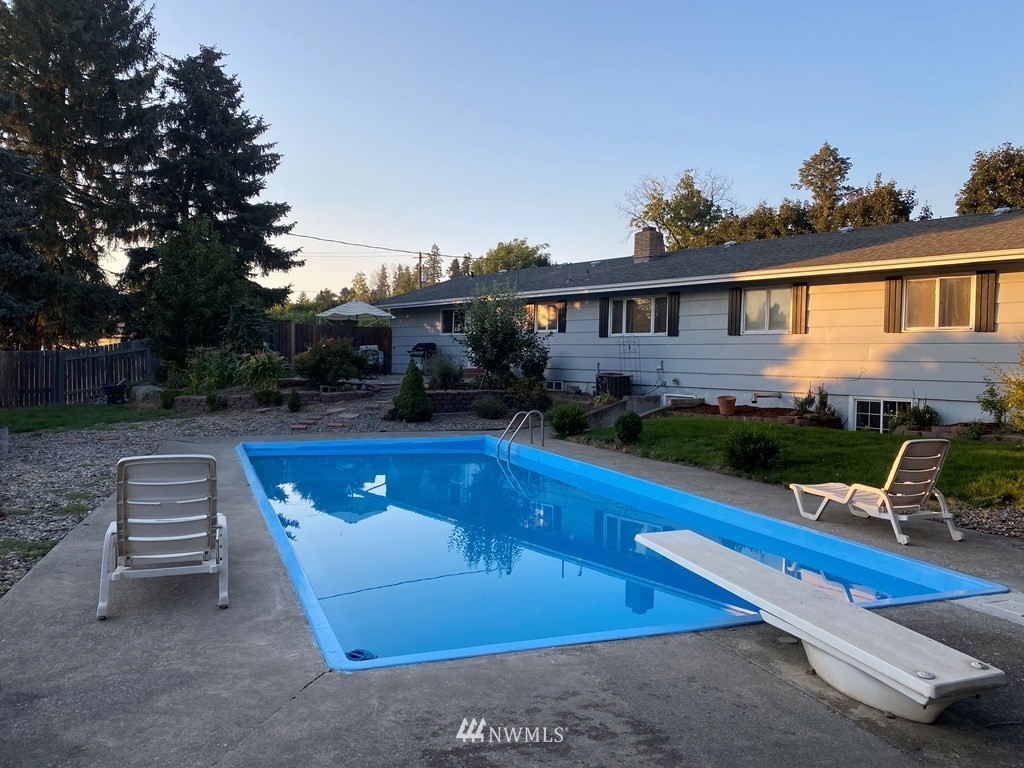 802 South 5th Street Dayton, WA 99328 - Photo 7 of 20 a view of house with outdoor seating space