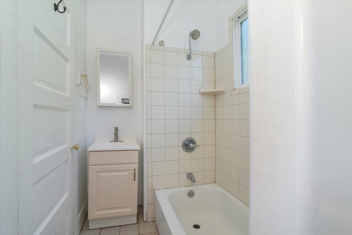 309 West Victoria Street Santa Barbara, CA 93101 - Photo 11 of 24 12-DSC_0154