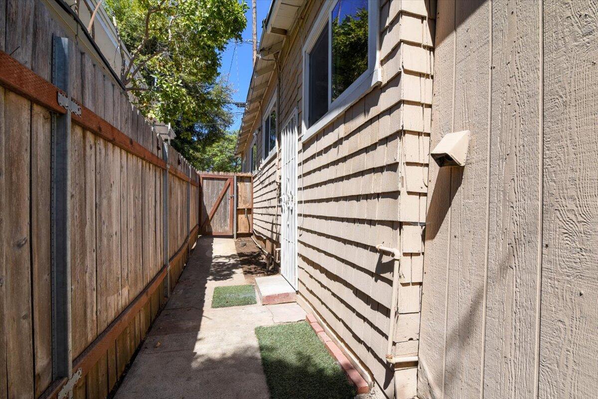 309 West Victoria Street Santa Barbara, CA 93101 - Photo 14 of 24 30-DSC_0229 copy