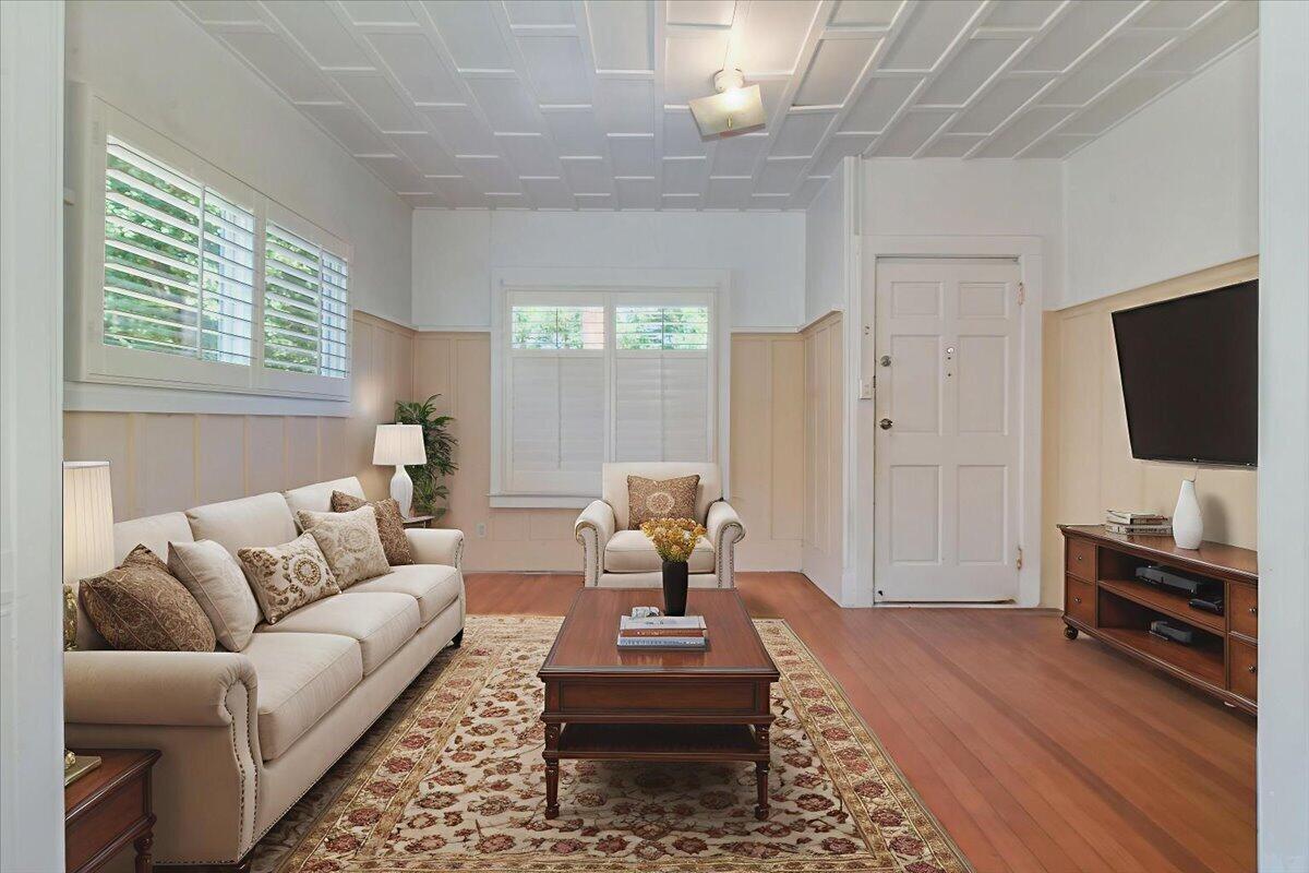 309 West Victoria Street Santa Barbara, CA 93101 - Photo 2 of 24 19-DSC_0067-copy - Living Room - Standar
