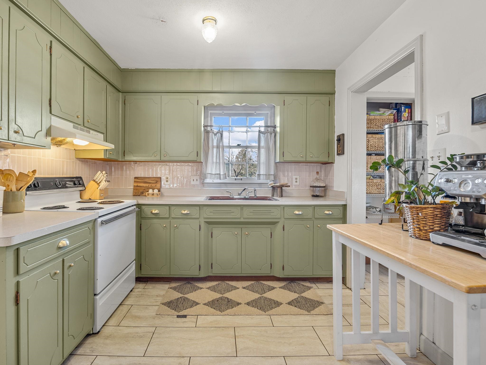 3998 Dale Court Boiling Springs, SC 29316 - Photo 16 of 50