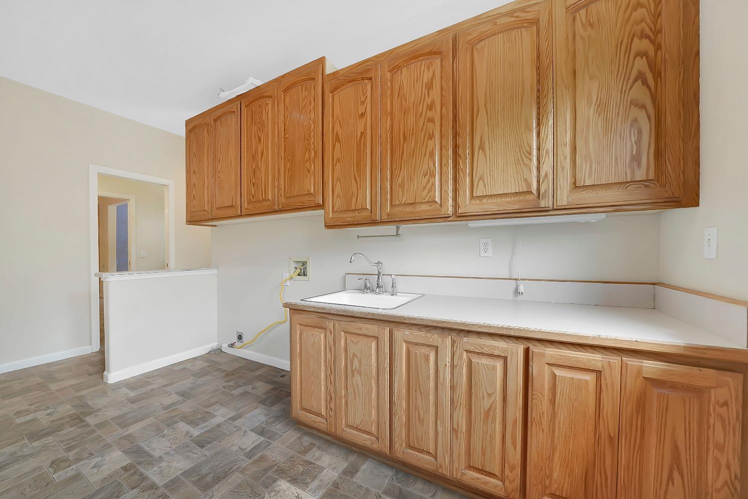 13901 Chestnut Lane Sutter Creek, CA 95685 - Photo 30 of 46 Laundry room view 2