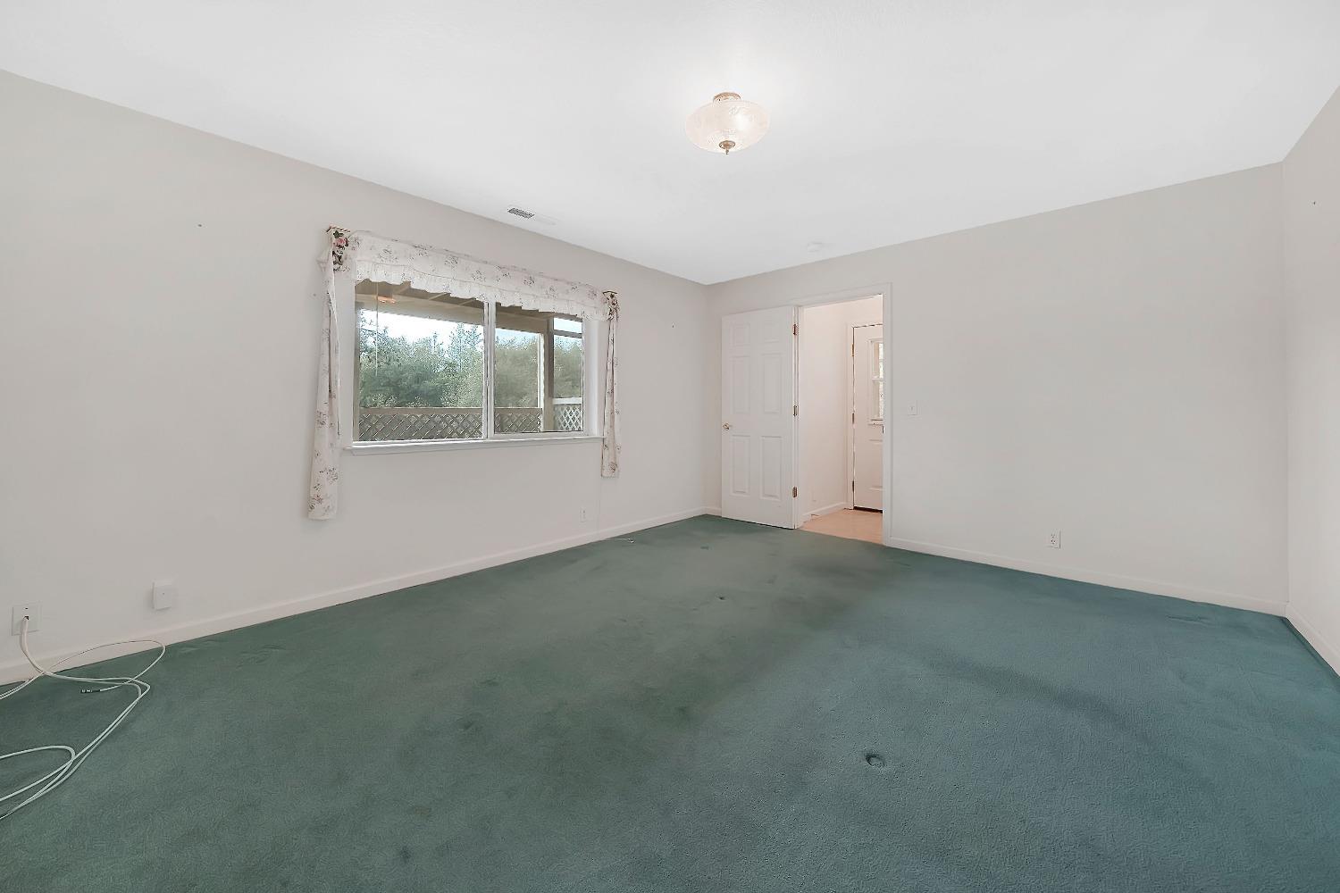 13901 Chestnut Lane Sutter Creek, CA 95685 - Photo 31 of 46 Downstairs en-suite bedroom