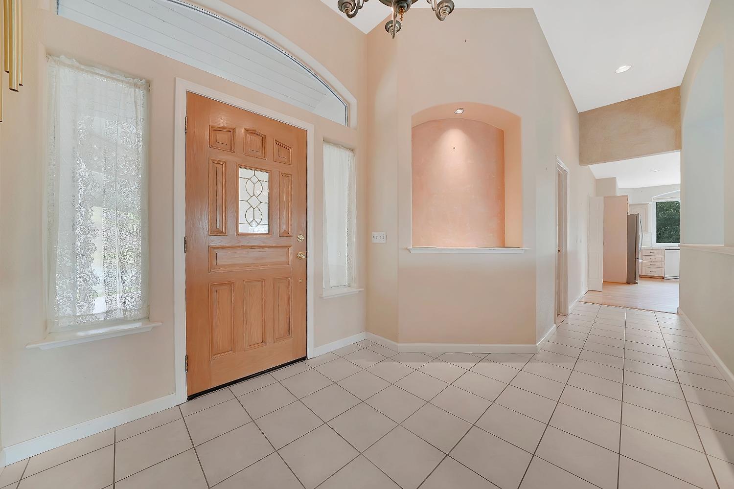 13901 Chestnut Lane Sutter Creek, CA 95685 - Photo 8 of 46 Entry looking toward the kitchen