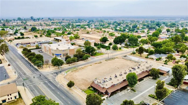 an aerial view of house with yard