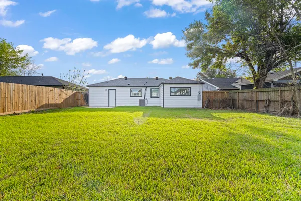 $1,650 | 10602 Buffum Street, Houston, TX 77051