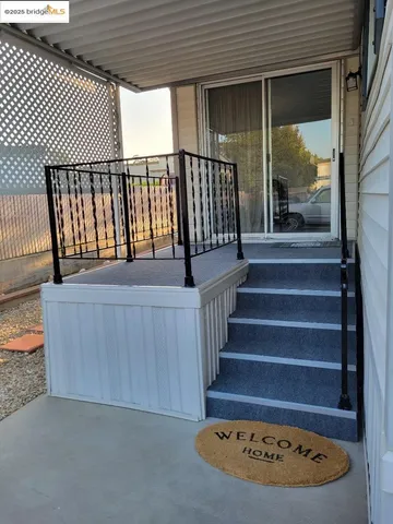 a view of entryway with a front door