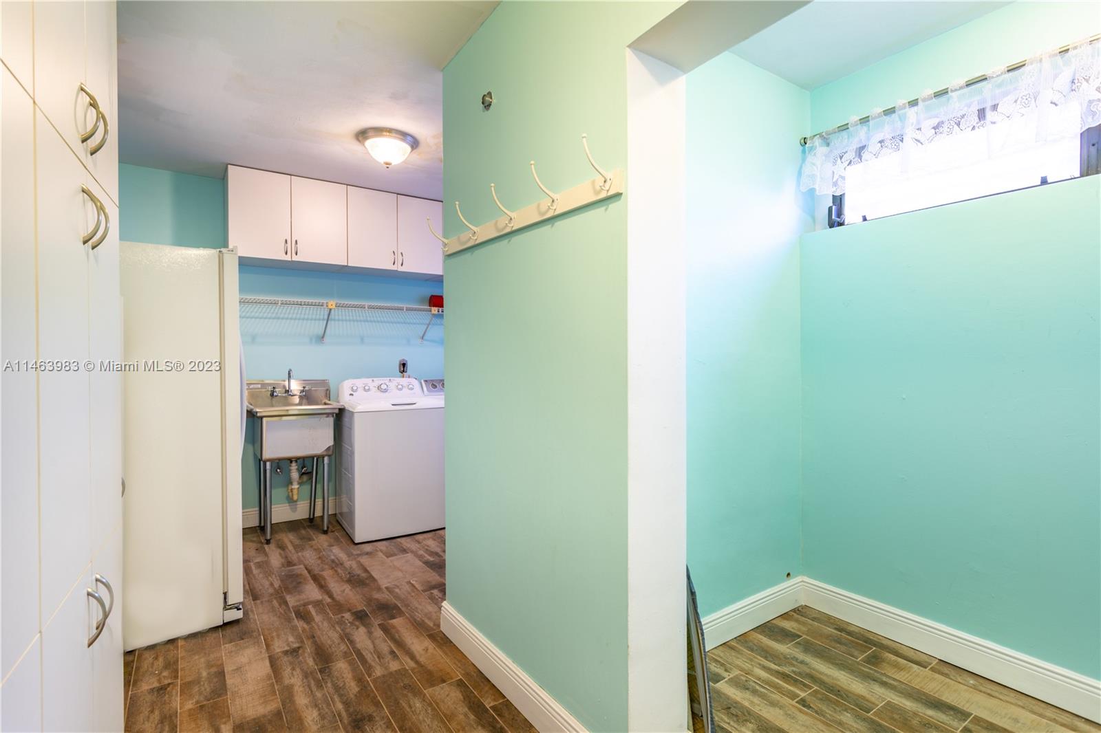 7700 Hawthorne Avenue Miami Beach, FL 33141 - Photo 18 of 36 a bathroom with a sink and a mirror