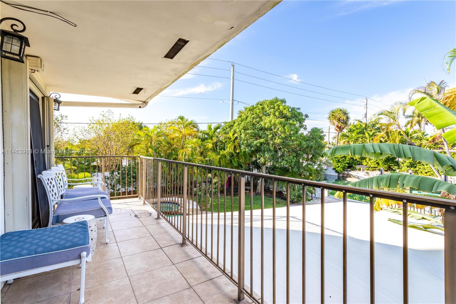 7700 Hawthorne Avenue Miami Beach, FL 33141 - Photo 31 of 36 a view of balcony with furniture