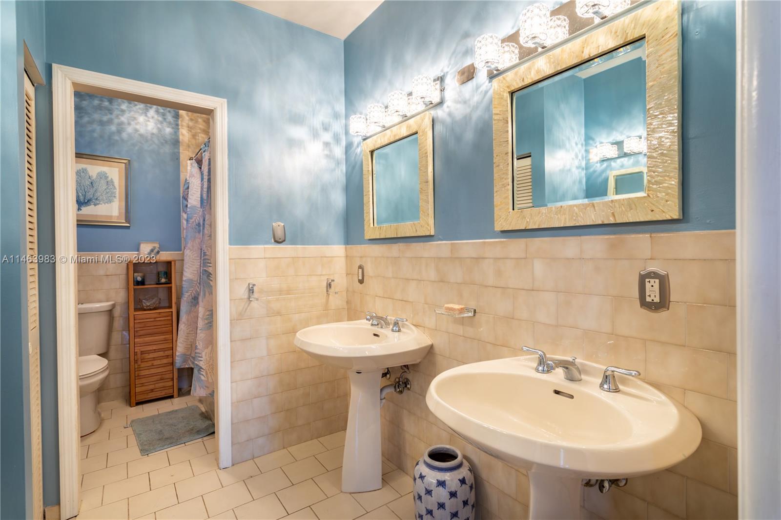 7700 Hawthorne Avenue Miami Beach, FL 33141 - Photo 33 of 36 a bathroom with a sink and a mirror