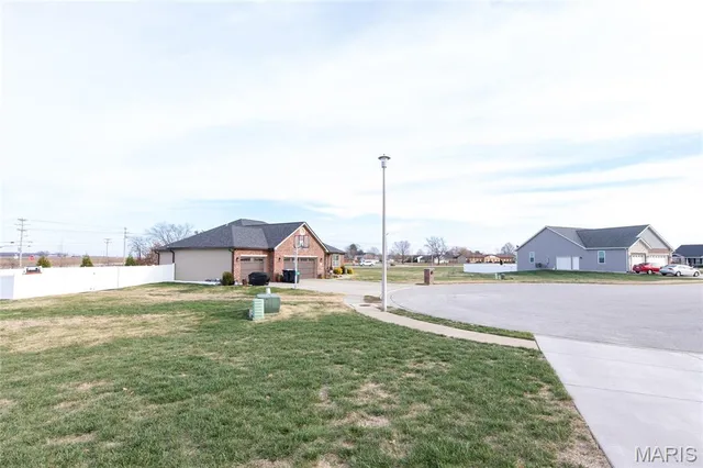 $600,000 | 1151 Illiniwek Drive, Mascoutah, IL 62258