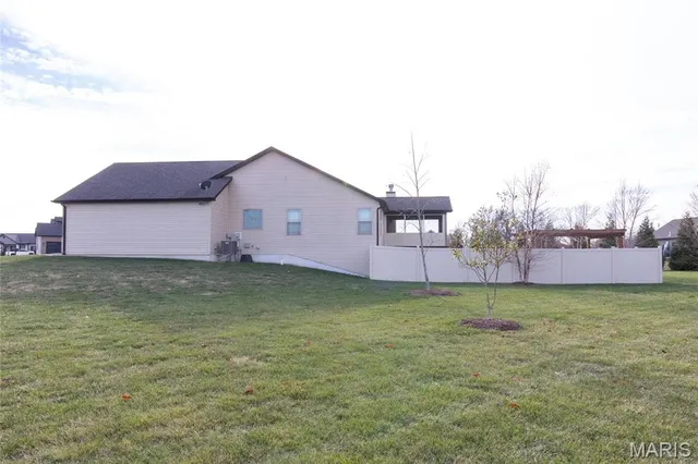 $585,000 | 1151 Illiniwek Drive, Mascoutah, IL 62258