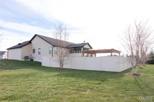$585,000 | 1151 Illiniwek Drive, Mascoutah, IL 62258