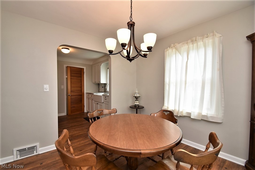1651 Harwich Road Cleveland, OH 44124 - Photo 8 of 33