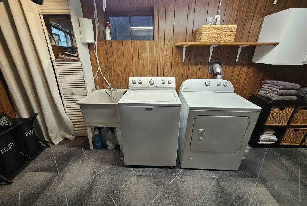 2536 5th Avenue North Riverside, IL 60546 - Photo 19 of 24 a utility room with dryer and washer