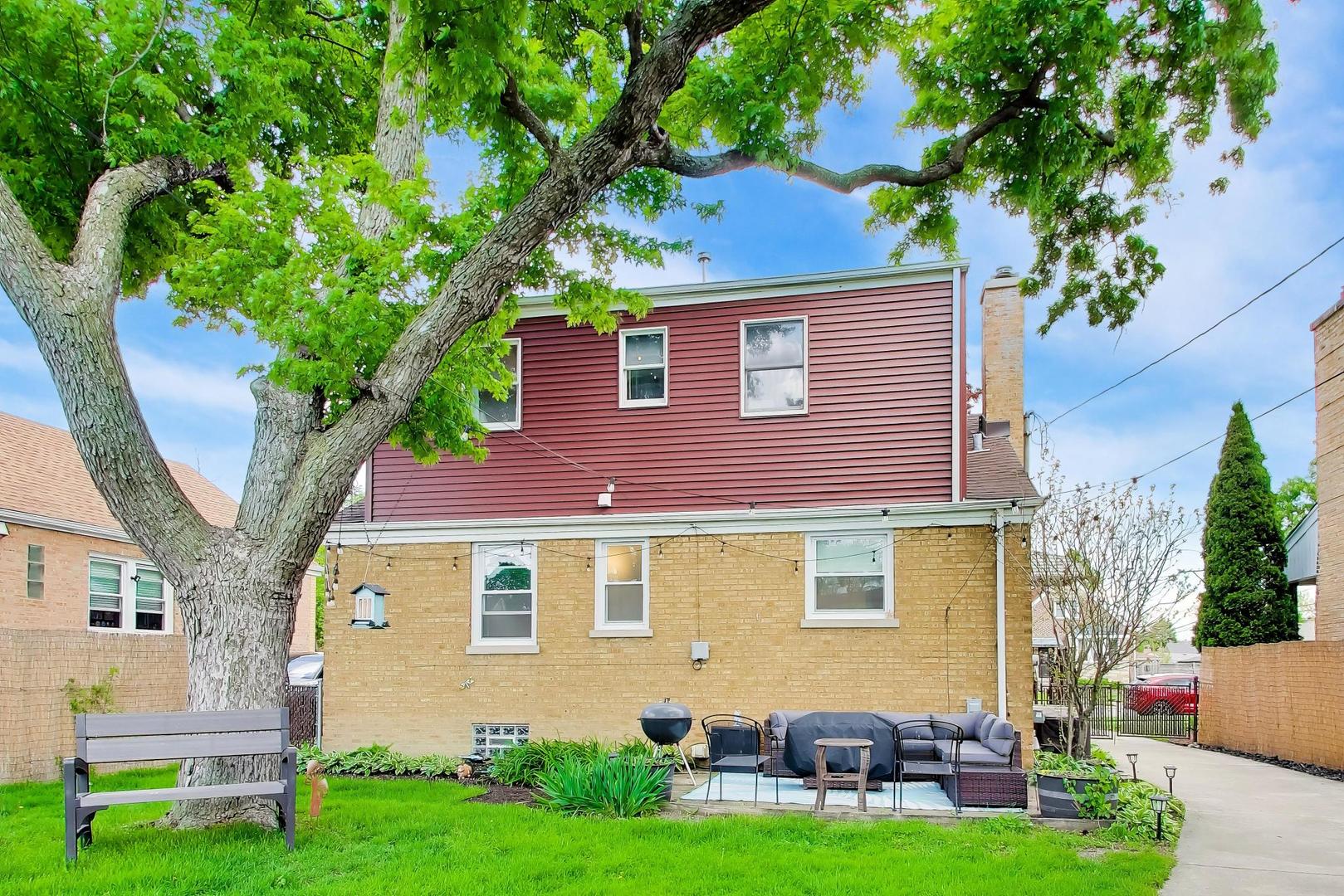 2536 5th Avenue North Riverside, IL 60546 - Photo 21 of 24 front view of a house with a yard