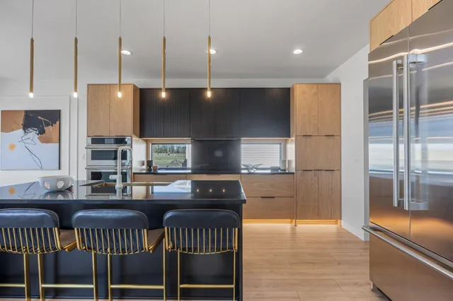 $1,279,900 | 6837 Sunrise Point, Horace, ND 58047