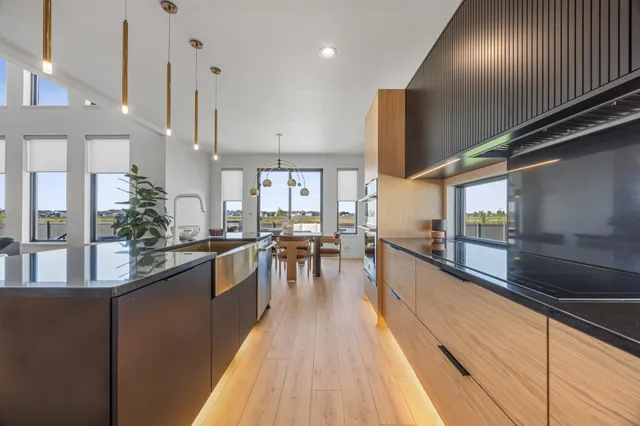 $1,279,900 | 6837 Sunrise Point, Horace, ND 58047