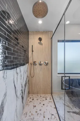 $1,279,900 | 6837 Sunrise Point, Horace, ND 58047