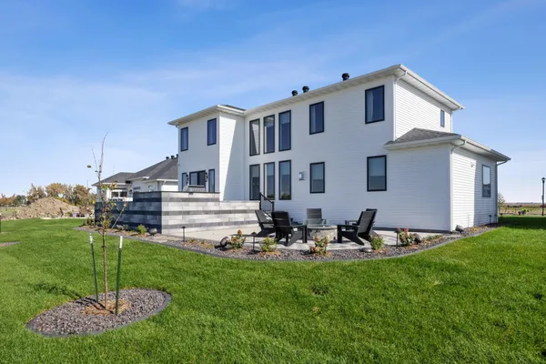 $1,279,900 | 6837 Sunrise Point, Horace, ND 58047