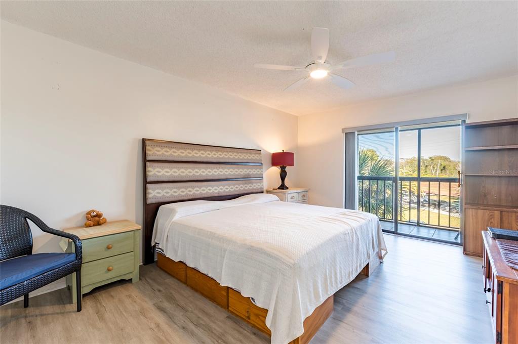 2593 Countryside Boulevard, Unit 7307 Clearwater, FL 33761 - Photo 20 of 32 a large bed sitting in a bedroom next to a window