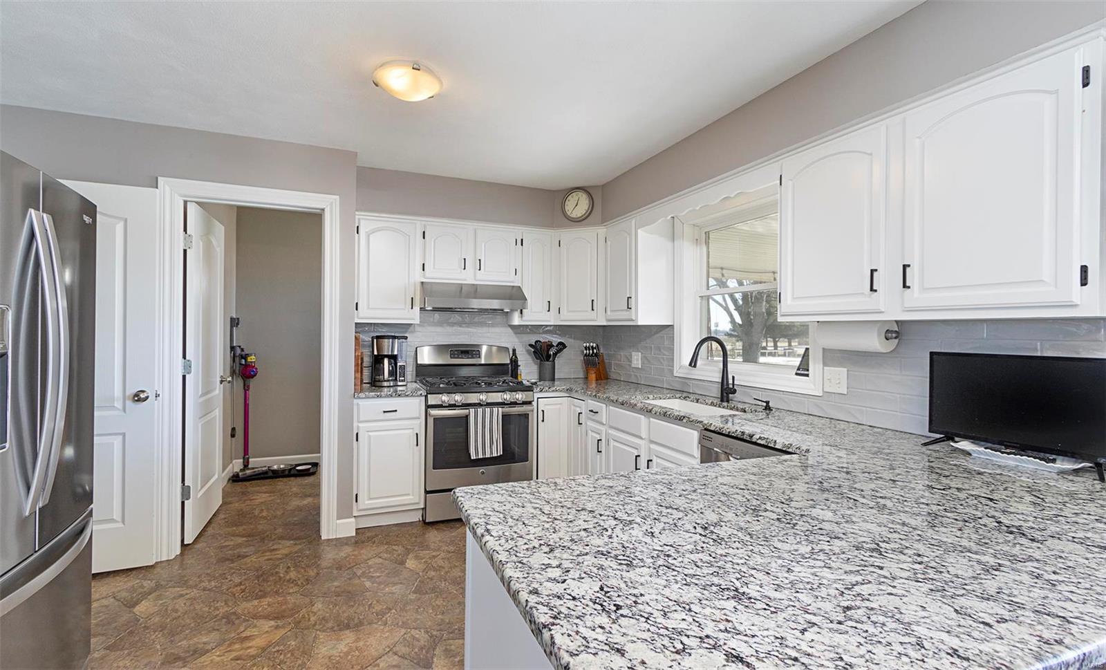 13162 Michael Road Highland, IL 62249 - Photo 13 of 52